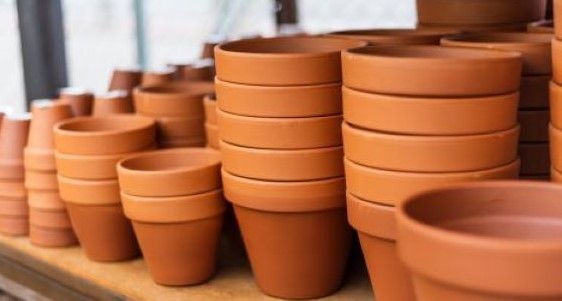 Vente de pots en terre cuite près de Bergues